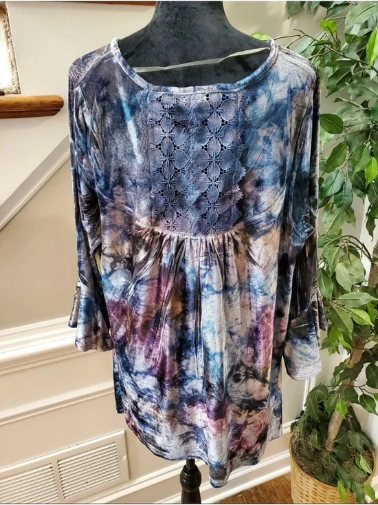 One World Velvet Tie Dye Lace Back Boho Blouse NWT Medium - Picture 2 of 11
